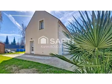 maison de 3 chambres  251 m2 de terrain  parkings...