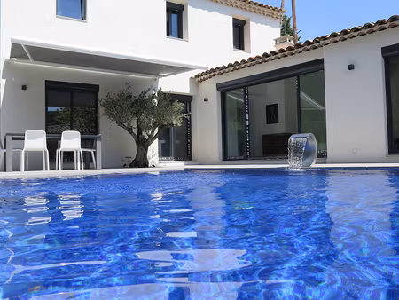 à louer - villa meublée d'exception avec piscine et espace bien-être proche centre-ville