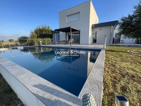 villa unique avec piscine