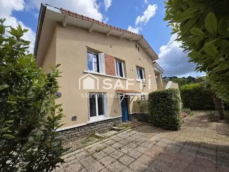 villa de ville 147 m²  5 chambres ou 2 appartements  avec terrain