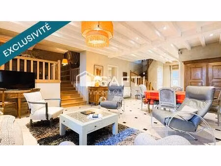 maison d'habitation de 185 m² environ et seconde maison de 50m² environ.