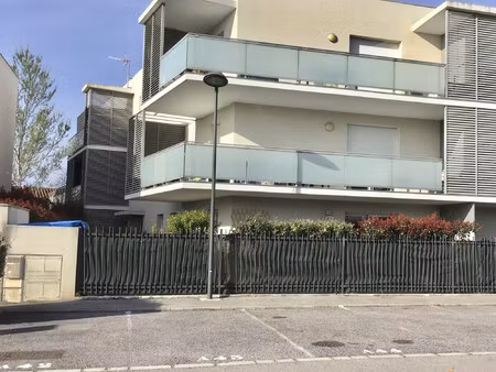 appart t2 avec terrasse et 2 parkings privatifs