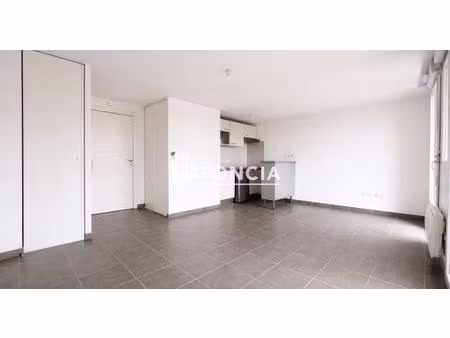 appartement 2 pieces avec terrasse et parking