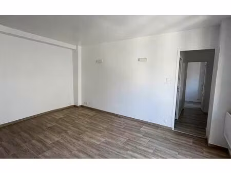 location appartement  m² t-3 à la courneuve  1 100 €
