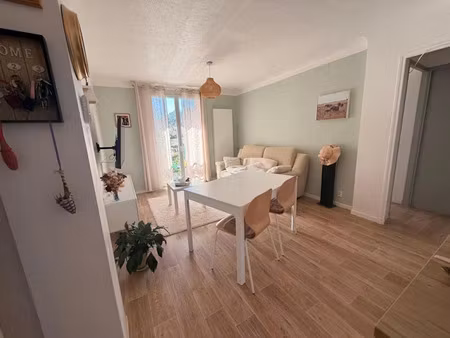 location meublée appartement 3 pièces 62 m² à saint-chamas (13250)  900 €