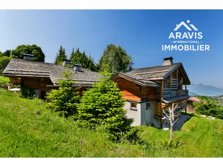 skis au pieds  chalet au fort potentiel !