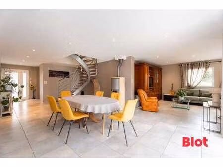 vente maison à elven (56250) : à vendre / 145m² elven