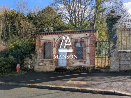 maison de gardien au cachet unique sur terrain constructible de