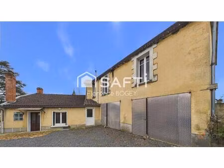 maison avec dépendance  garages  cour et jardin clos.