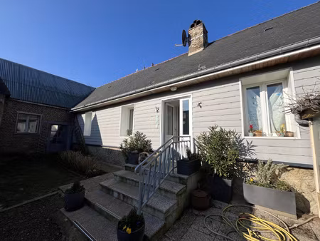 maison avec trois chambres