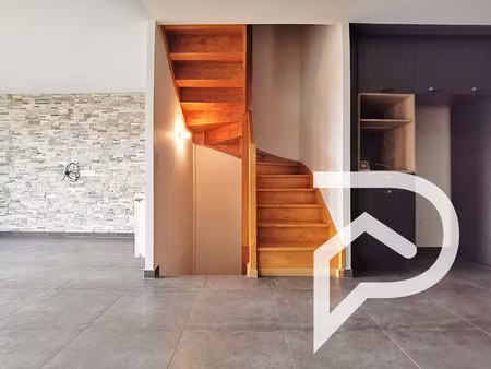 maison familiale récente avec jardin  sous-sol total et prestations modernes  quartier des