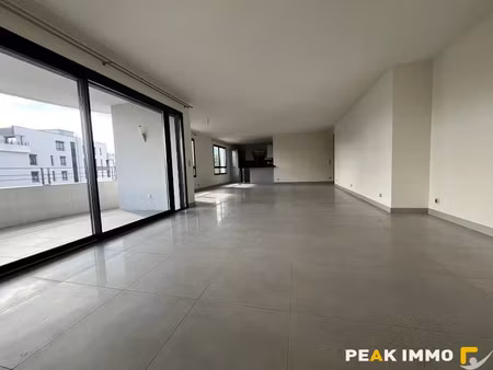 location appartement 5 pièces 166.5 m² à saint-genis-pouilly (01630)  2 810 €
