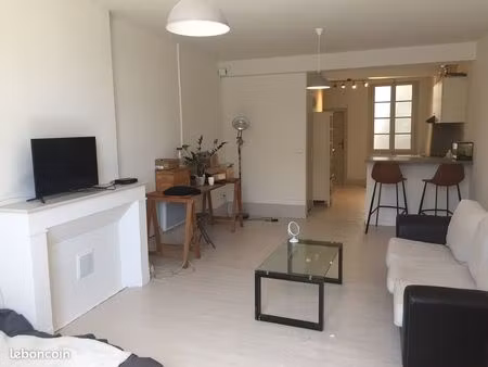 t1 bis 43m2 place de la cathedrale