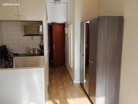 studio lumineux avec balcon – résidence standing – neuilly-sur-seine