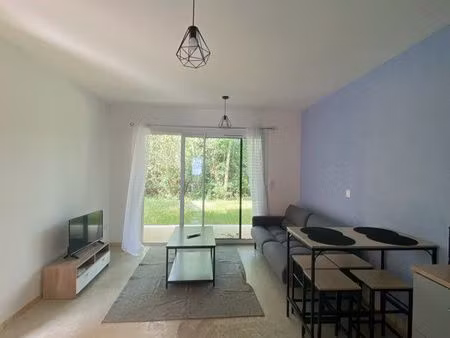 apparemment t2 meublé avec piscine