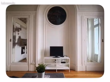 studio historique centre parking privé