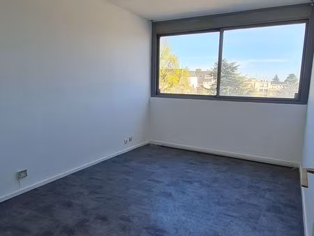 studio chauffage et eau chaude compris