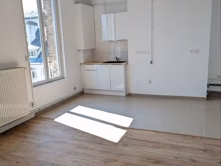 à louer – t2 rénové et lumineux – 46 5 m² – centre-ville d’elbeuf