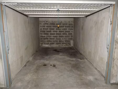 grand garage à louer à antibes