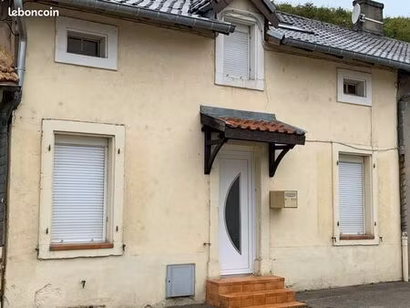 appartement f2 en maison – à l’écart du centre-ville – quartier calme – entrée individuell