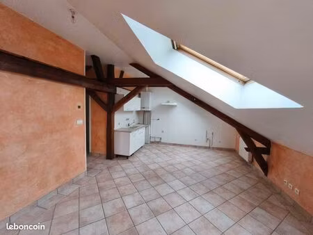 appartement t2 30m² 2eme étage - châlons-en-champagne 51000 - 395 euro