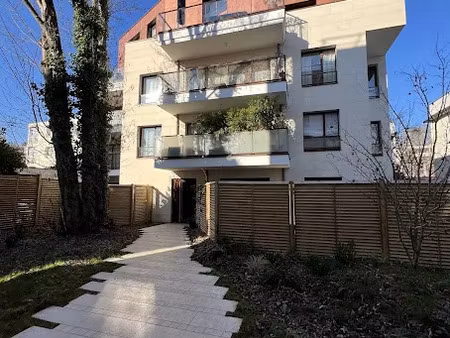 location meublée appartement 3 pièces 66 m² à garches (92380)  1 950 €