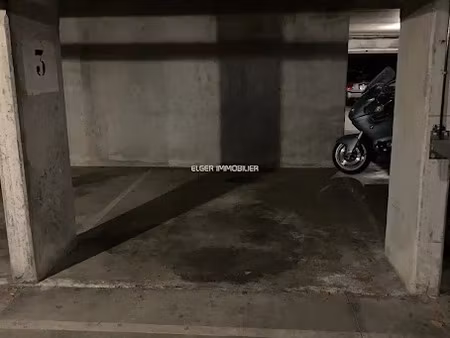 location parking 19 m² à issy-les-moulineaux (92130)  90 €