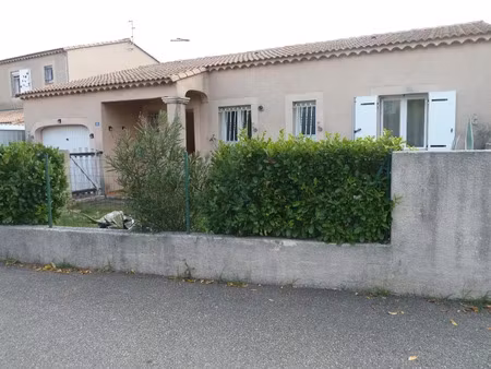 location maison 4 pièces 84 m² à saint-martin-de-crau (13310)  1 100 €