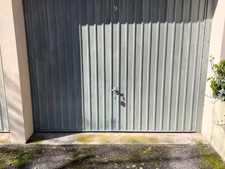 location parking 12.5 m² à lyon 8ème (69008)  97 €