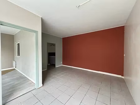 location locaux professionnels 33 m² à saujon (17600)  533 €