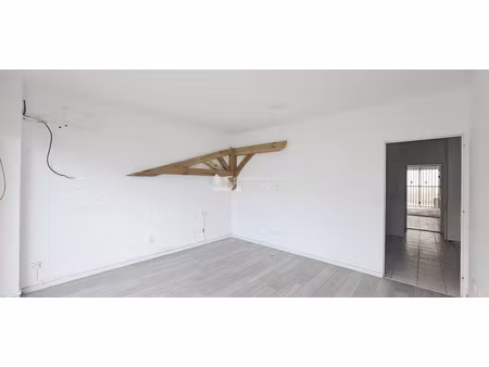 location locaux professionnels 4 pièces 90 m² à saint-martin (97150)  1 600 €