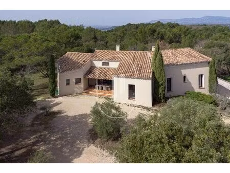 maison de caractère à vendre à venasque nichée dans un écrin naturel et boisé en provence