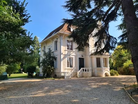 bergerac – maison bourgeoise  piscine  parc 2921 m² carport