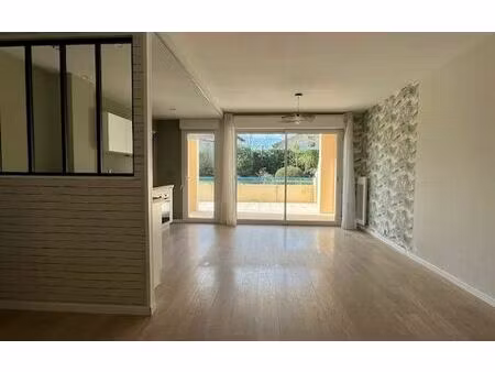 location appartement  m² t-2 à dax  750 €