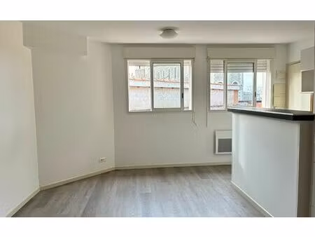 location appartement  m² t-0 à pomarez  325 €