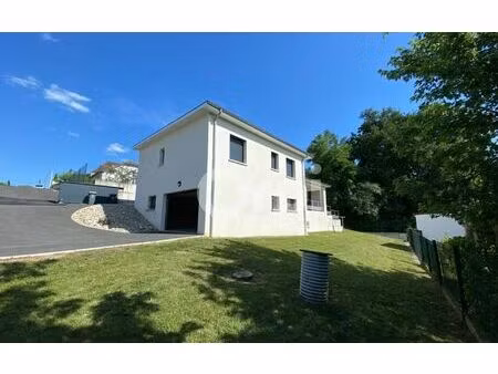 location maison  m² t-4 à brive-la-gaillarde  1 620 €