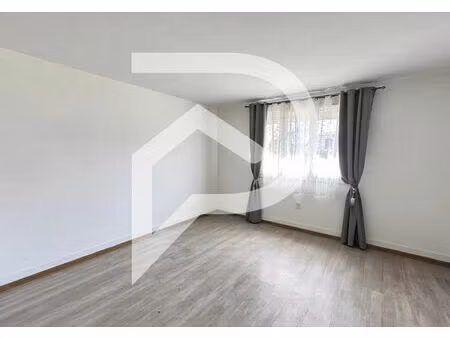 appartement type 4 rez de chaussee dans residence fermee loggia cave et parking