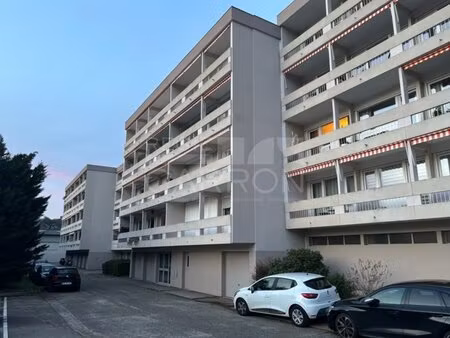 caluire - rue capitaine ferber - parking extérieur dans résidence fermée