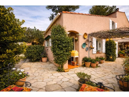 à vendre maison t4 pièces avec piscine éoures  marseille