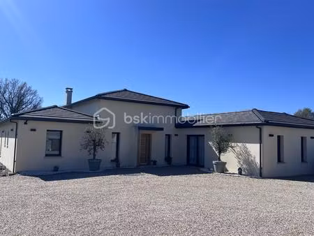 maison contemporaine de 190 m² à saint-seurin-sur-l'isle