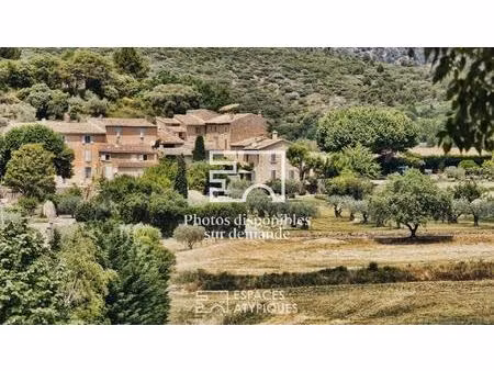 propriété de caractère avec parc arboré  dépendances et piscine