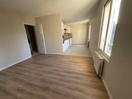 charmant t2 avec terrasse et parking à l’isle adam