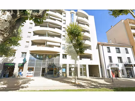 local commercial gap 70 51 m2