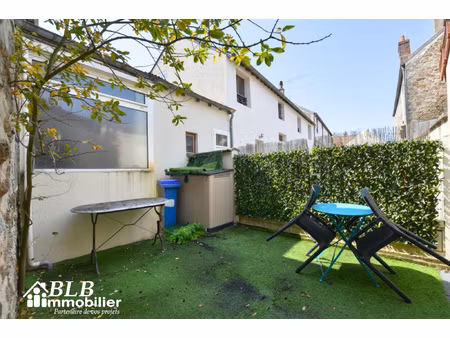 a louer maison de ville meublée plein centre des essarts-l