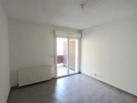 t2 avec terrasse et parking à chateaurenard