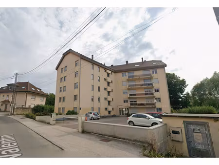 parking / box pontarlier