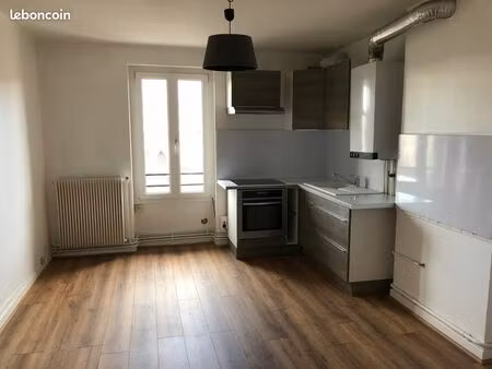 f1 dernier etage st etienne place de la republique 42000