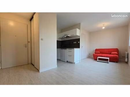 studio meuble entièrement rénové + place parking - proche lycée guérin gare champommier