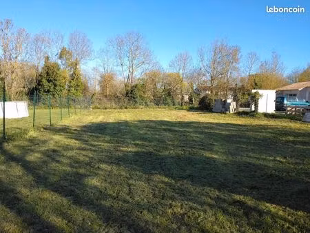 terrain proche ferrieres 724m2