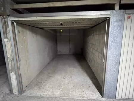 garage fermé à louer